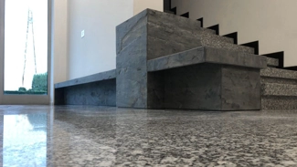 Panchina per uso interno-esterno realizzata con scorzi di Quarzite Grigia