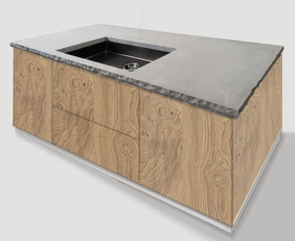 Piano cucina con sosta a spacco realizzato a mano
