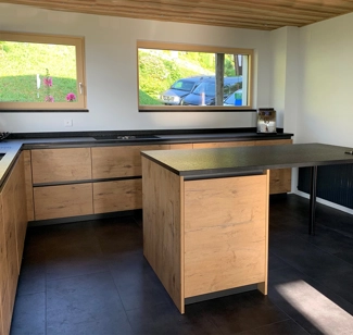 Piano Cucina in Granito nero Assoluto fiammato e spazzolato