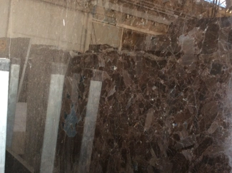 Dettagli lucido in Antic Brown