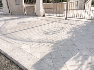 Pavimentazione esterna in Granito antiscivolo e carrabile