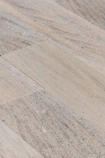 Detail Bodenbelag in Beige Quarzit