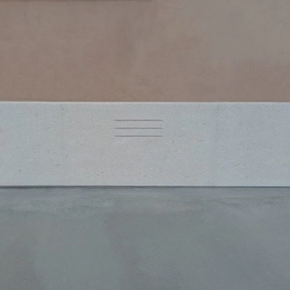 Rivestimento con fessure di aereazione in Marmo Plano
