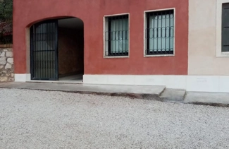 Zoccolatura esterna in marmo Plano micro bocciardato