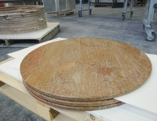 Tavolini rotondi in granito arancione venato